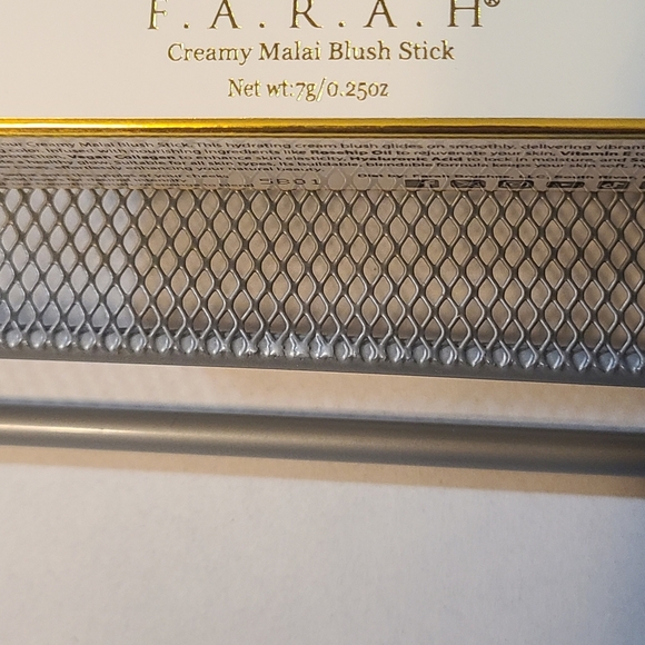 Farah Creamy Malai Blush Stick She Money -Ruby Red NIB 7 G/.25 Oz - Picture 3 of 8